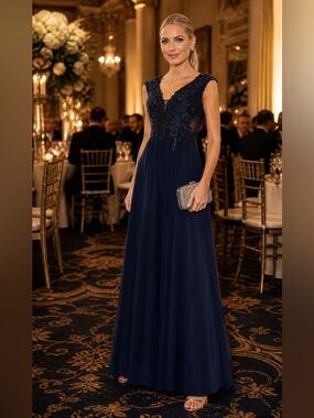 Mac Duggal APPLIQUED CAP SLEEVE BODICE FLOWY GOWN 20264